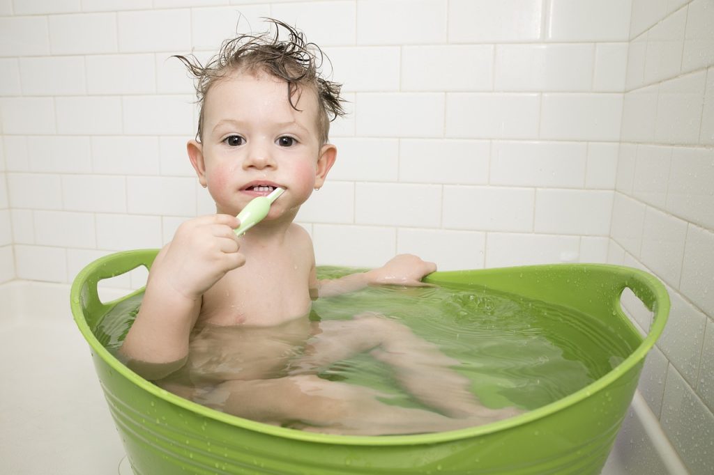 bathroom, child, teeth-4736475.jpg